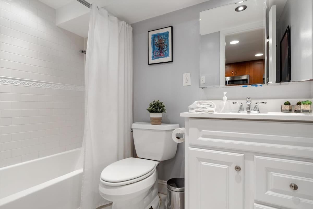 Entire 1-Br Apt In Noma Eckington Washington Bagian luar foto